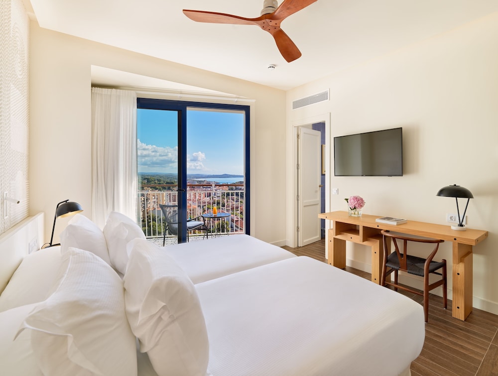 H10 Imperial Tarraco — Hotel rooms in Tarragona, Catalonia