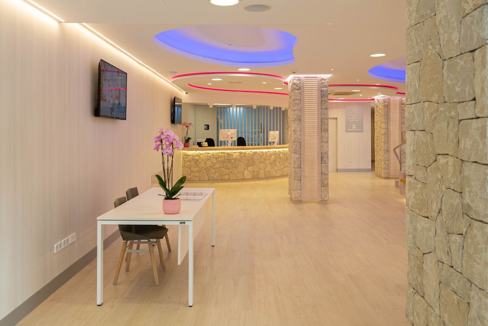 Hotel Ambassador Playa II — Hotel building in Benidorm, Valencian Community