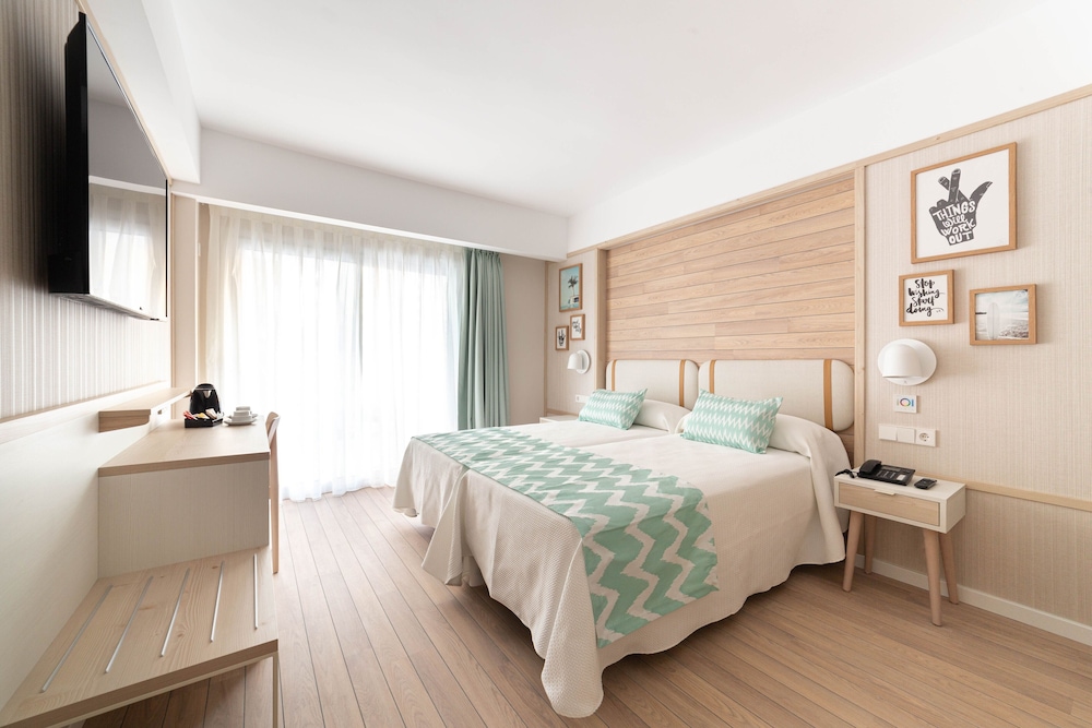 Hotel Ambassador Playa II — Hotel rooms in Benidorm, Valencian Community