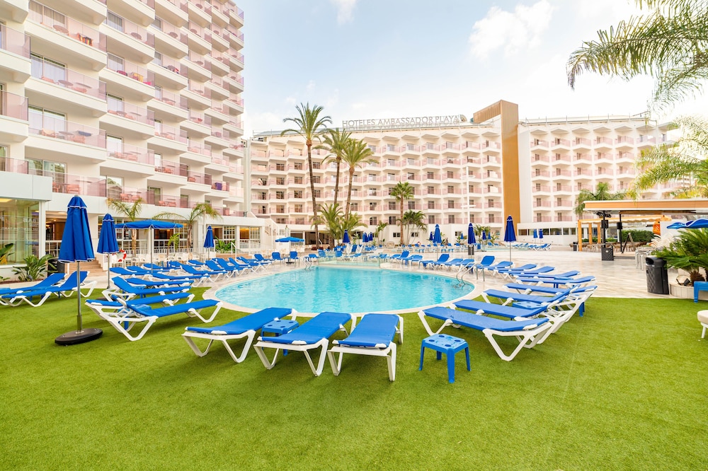Hotel Ambassador Playa II — Swimming pool in Benidorm, Valencian Community