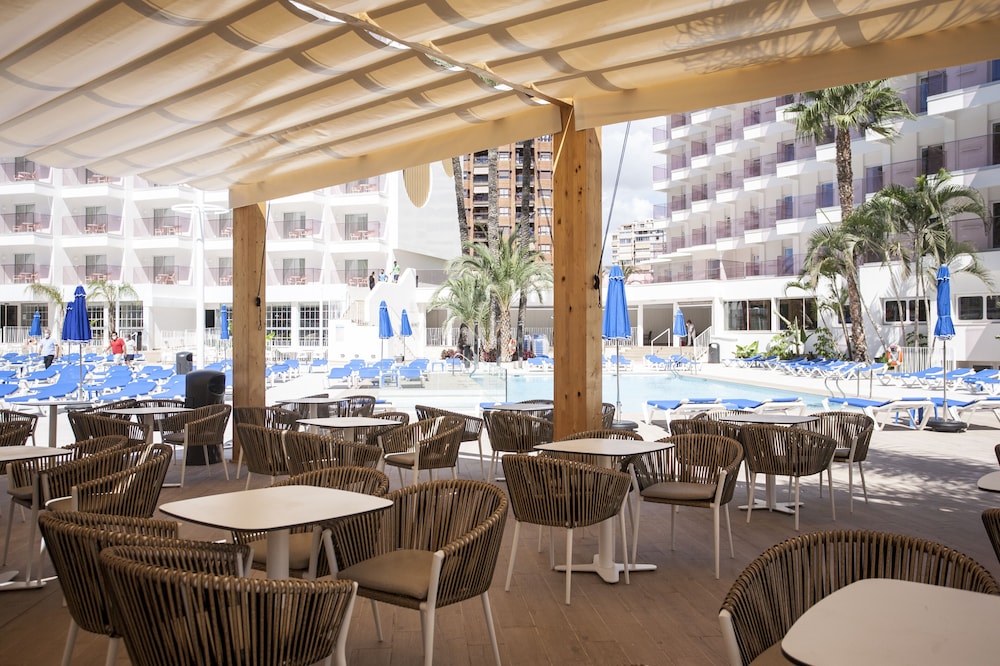 Hotel Ambassador Playa II — Restaurant & bars in Benidorm, Valencian Community