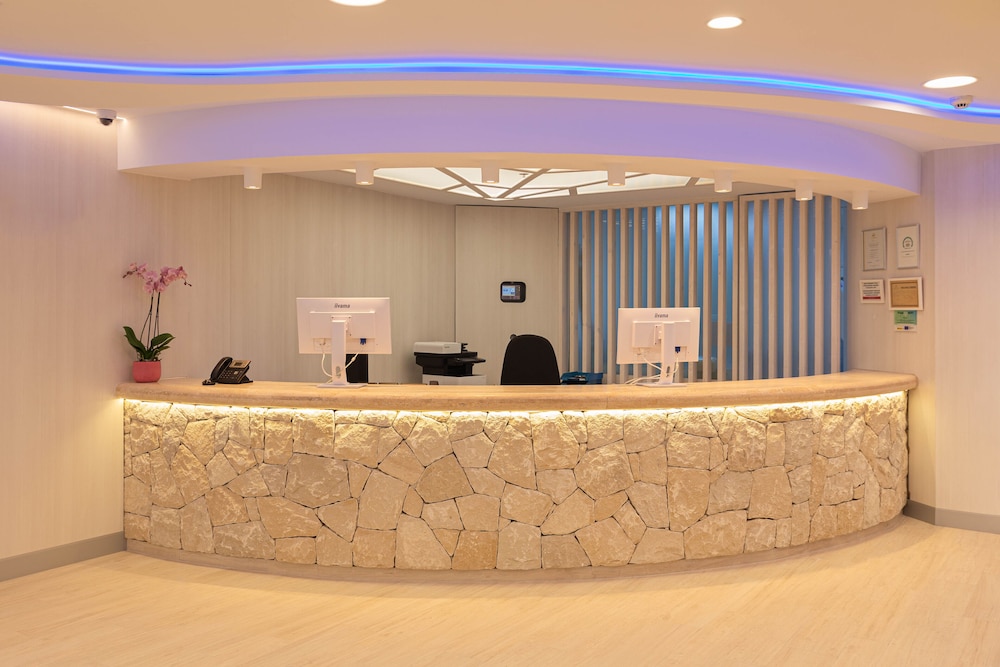 Hotel Ambassador Playa II — Hotel building in Benidorm, Valencian Community