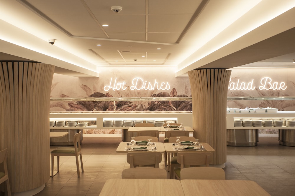 Hotel Ambassador Playa II — Restaurant & bars in Benidorm, Valencian Community