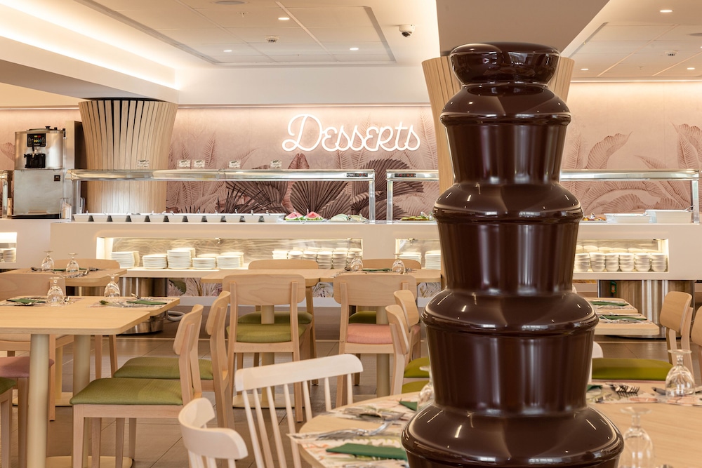 Hotel Ambassador Playa II — Restaurant & bars in Benidorm, Valencian Community