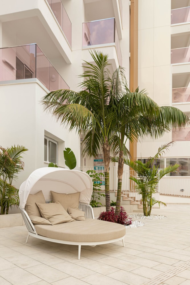 Hotel Ambassador Playa II — Hotel building in Benidorm, Valencian Community