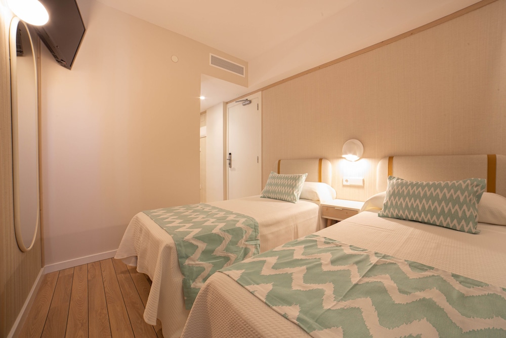 Hotel Ambassador Playa II — Hotel rooms in Benidorm, Valencian Community