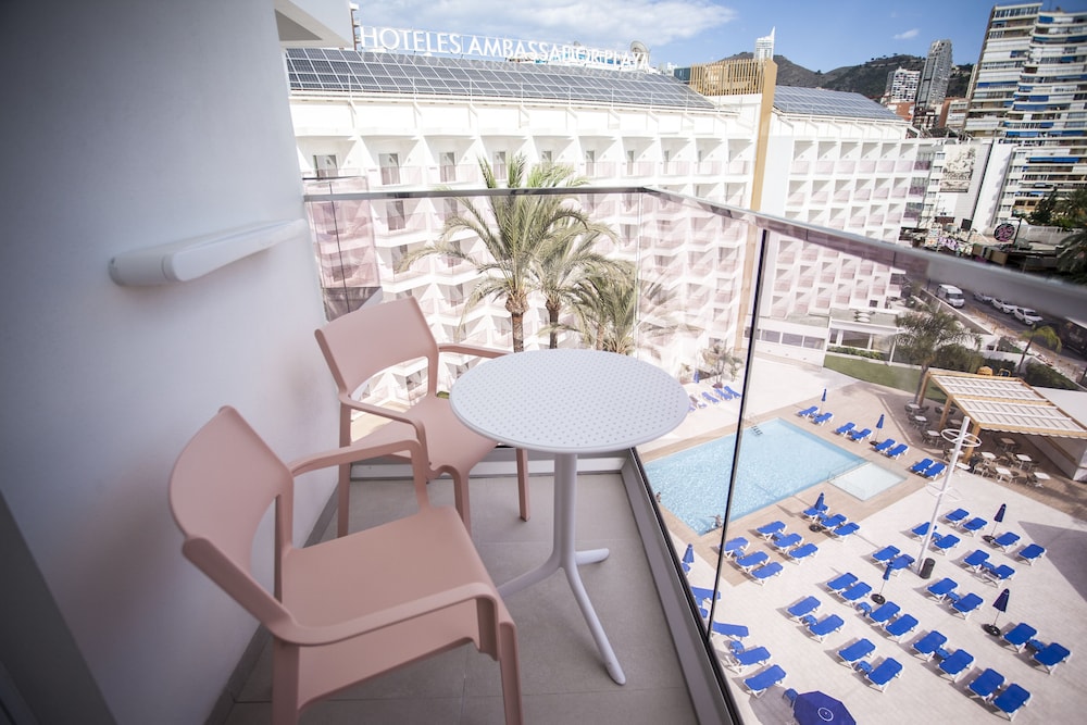Hotel Ambassador Playa II — Hotel rooms in Benidorm, Valencian Community