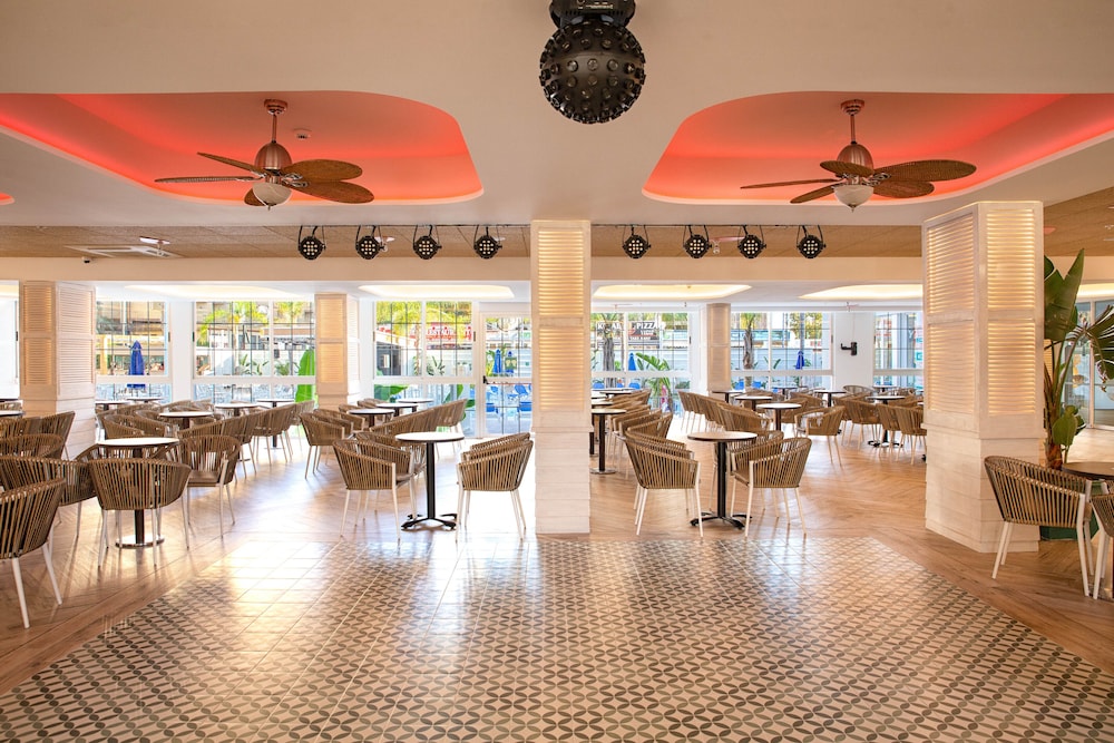 Hotel Ambassador Playa II — Restaurant & bars in Benidorm, Valencian Community