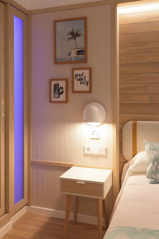 Hotel Ambassador Playa II — Hotel rooms in Benidorm, Valencian Community
