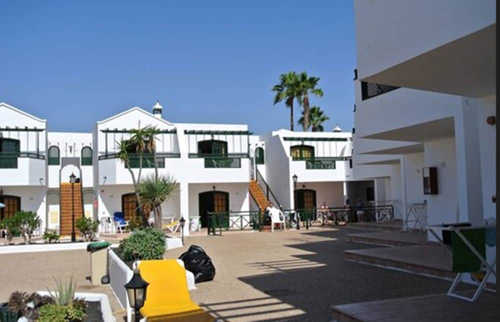 Apartamentos San Marcial — Hotel building in Puerto del Carmen, Canary Islands