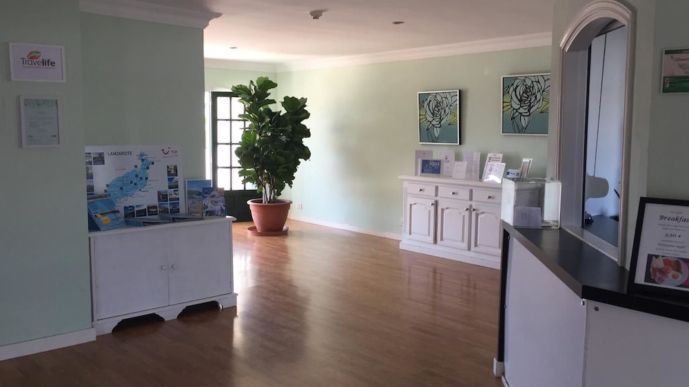 Apartamentos San Marcial — Hotel building in Puerto del Carmen, Canary Islands
