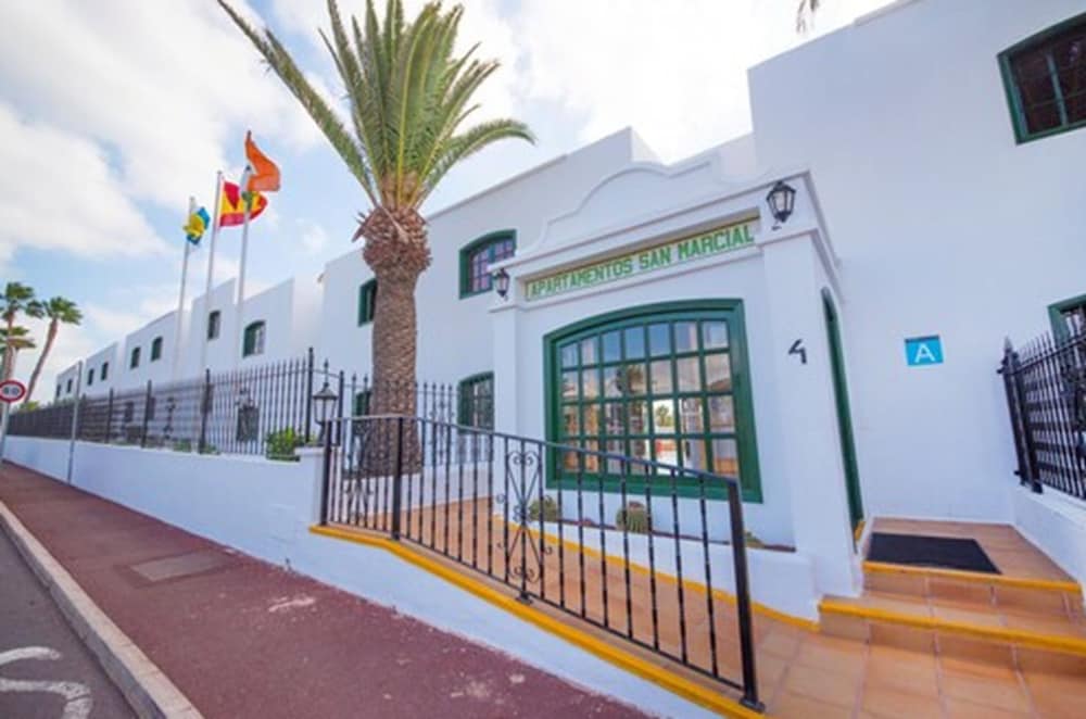 Apartamentos San Marcial — Hotel building in Puerto del Carmen, Canary Islands