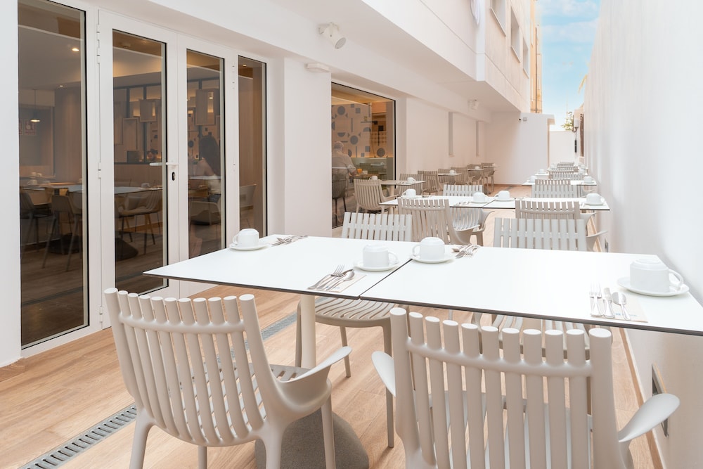 Senator Cala Millor Hotel — Restaurant & bars in Cala Millor, Balearic Islands