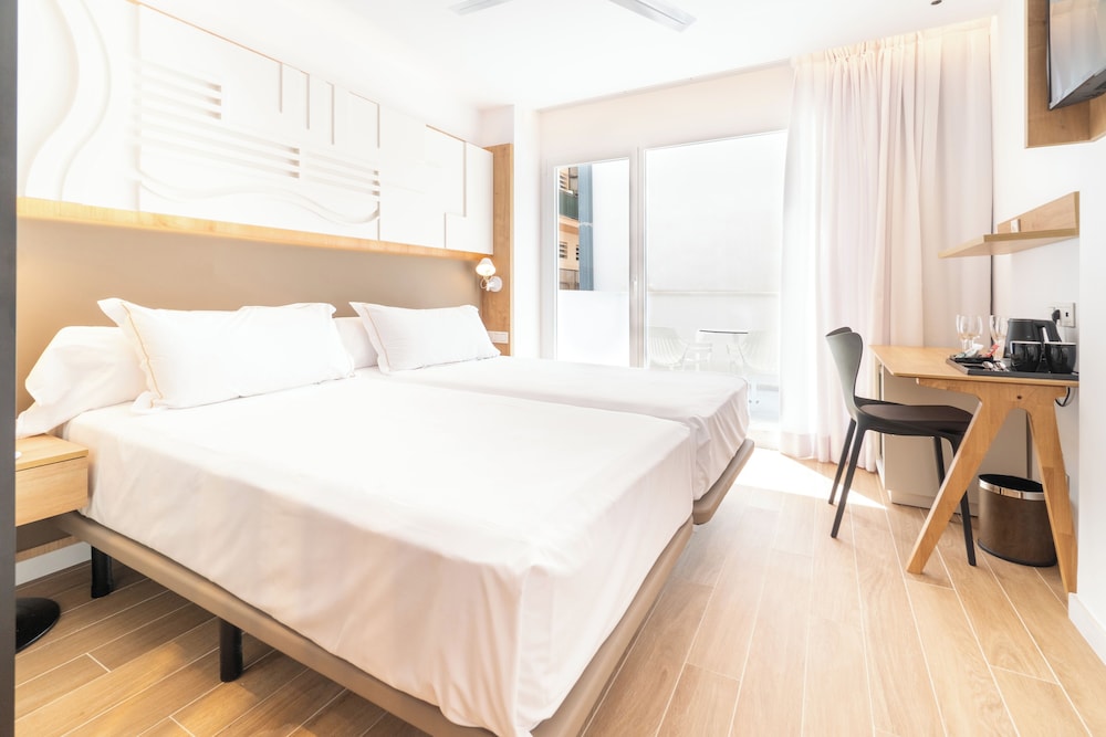 Senator Cala Millor Hotel — Hotel rooms in Cala Millor, Balearic Islands