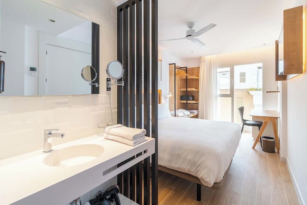 Senator Cala Millor Hotel — Hotel rooms in Cala Millor, Balearic Islands