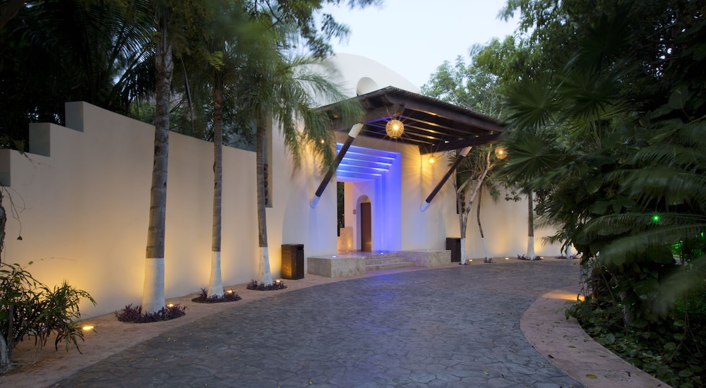 Kore Tulum Retreat and Spa Resort - Adults Only — Hotel building in Tulum, Quintana Roo