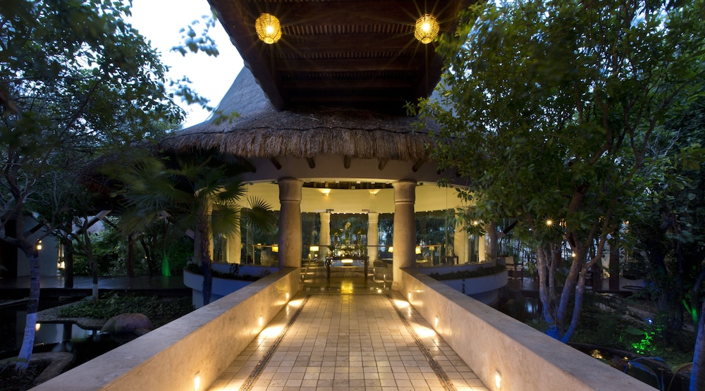 Kore Tulum Retreat and Spa Resort - Adults Only — Hotel building in Tulum, Quintana Roo