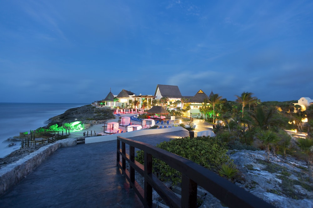 Kore Tulum Retreat and Spa Resort - Adults Only — Hotel building in Tulum, Quintana Roo
