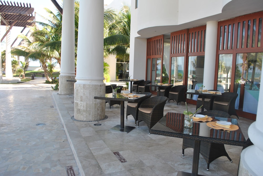 Kore Tulum Retreat and Spa Resort - Adults Only — Restaurant & bars in Tulum, Quintana Roo