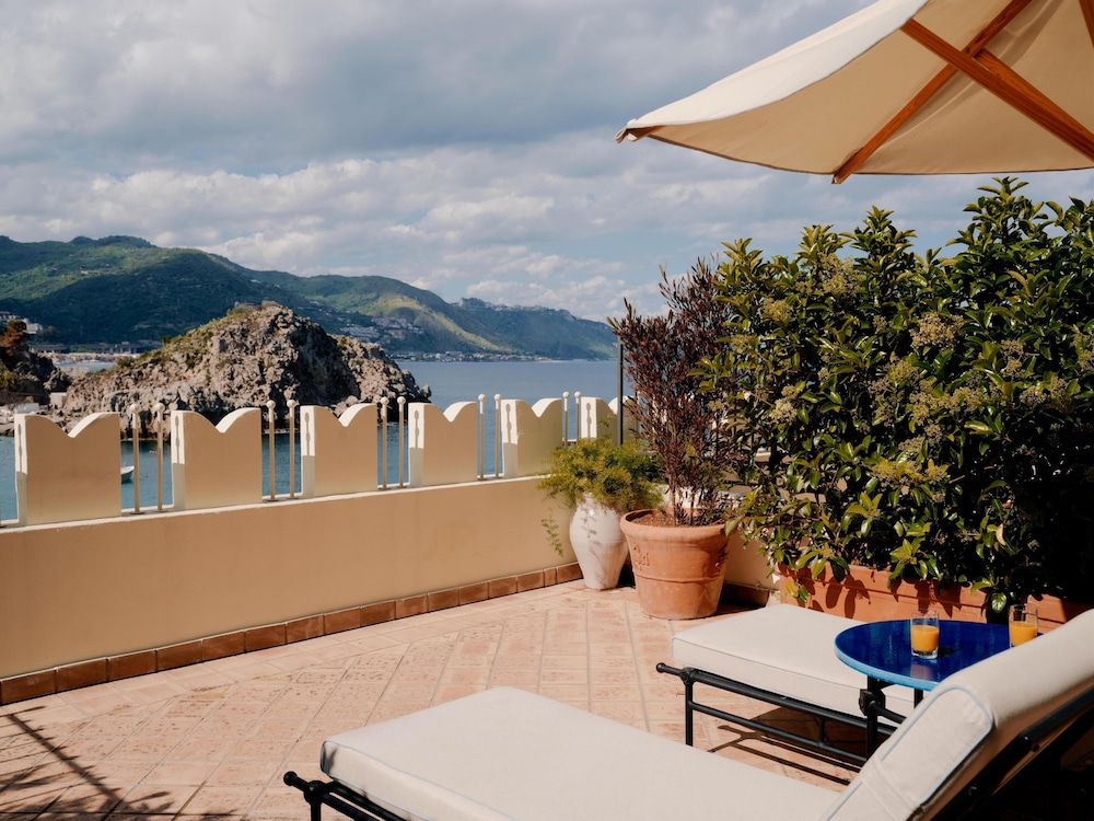 Villa Sant'Andrea, A Belmond Hotel, Taormina Mare — Hotel building in Taormina, Sicily