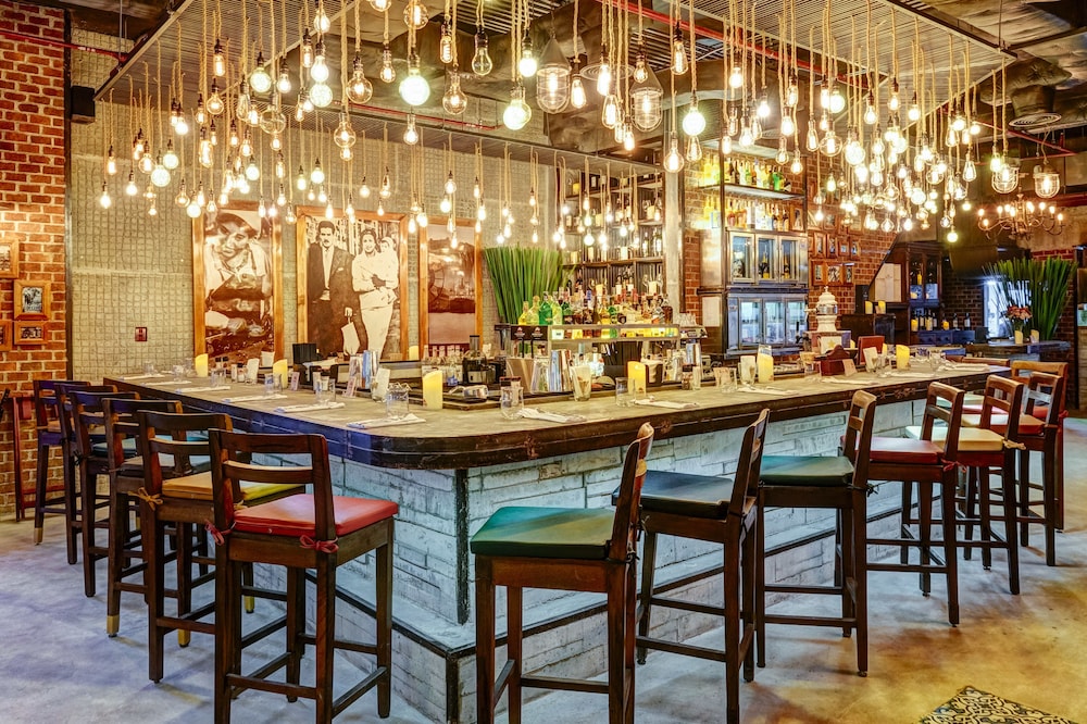 Mercure Bangkok Sukhumvit 11 — Restaurant & bars in Bangkok, Bangkok