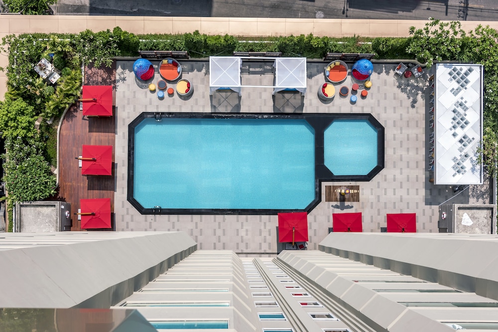 Mercure Bangkok Sukhumvit 11 — Swimming pool in Bangkok, Bangkok