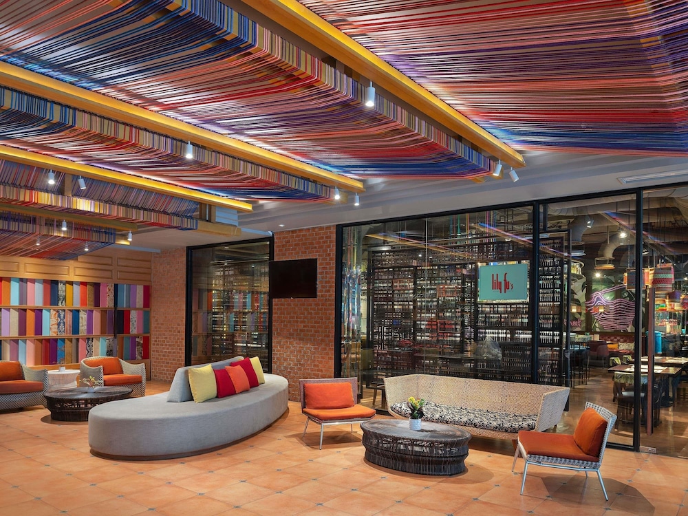 Mercure Bangkok Sukhumvit 11 — Restaurant & bars in Bangkok, Bangkok