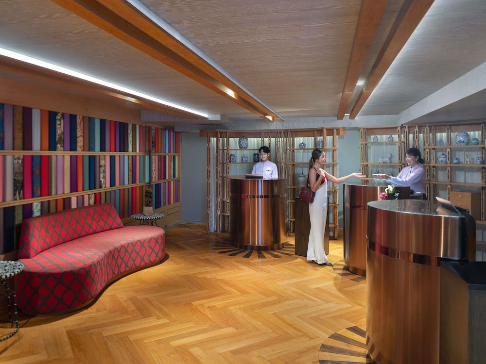 Mercure Bangkok Sukhumvit 11 — Hotel building in Bangkok, Bangkok