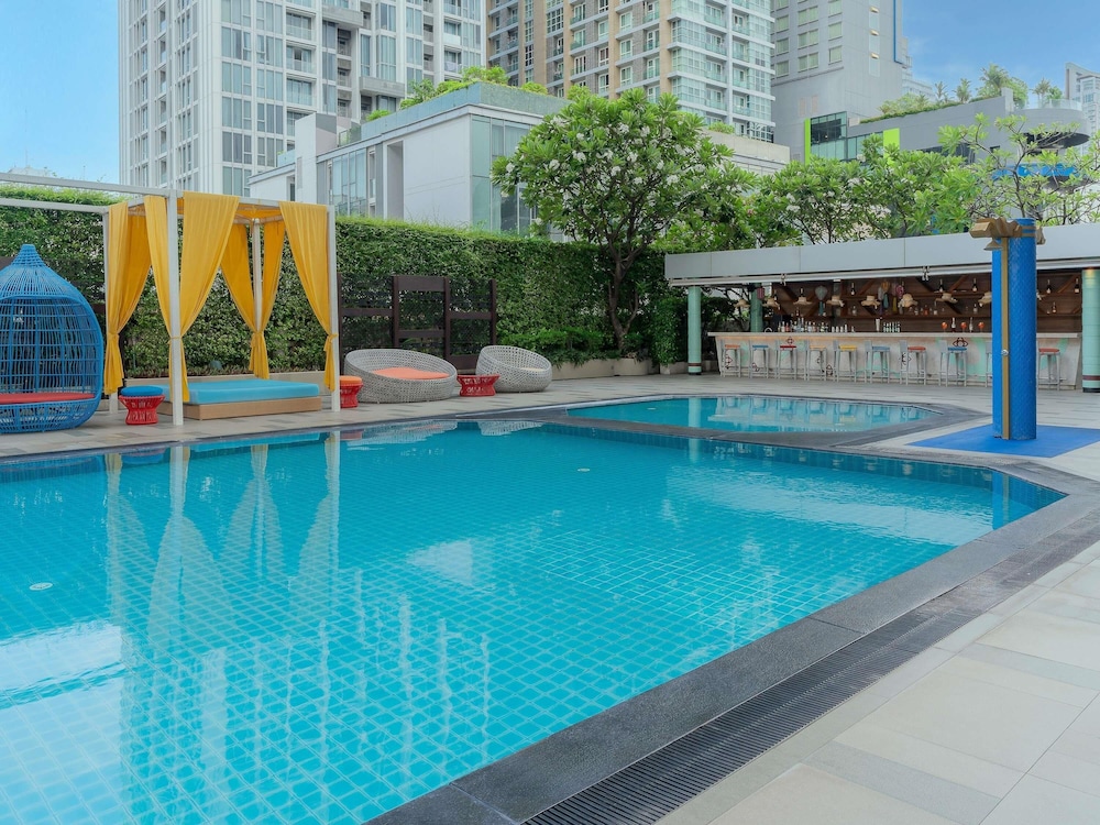 Mercure Bangkok Sukhumvit 11 — Swimming pool in Bangkok, Bangkok