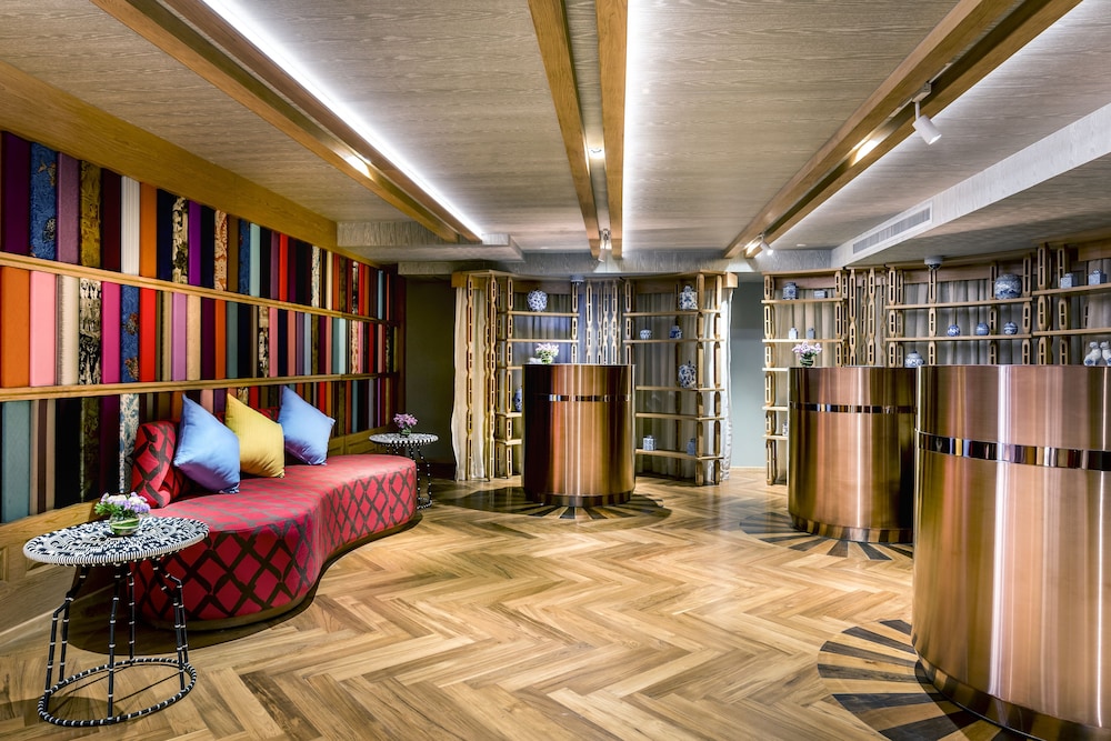 Mercure Bangkok Sukhumvit 11 — Restaurant & bars in Bangkok, Bangkok