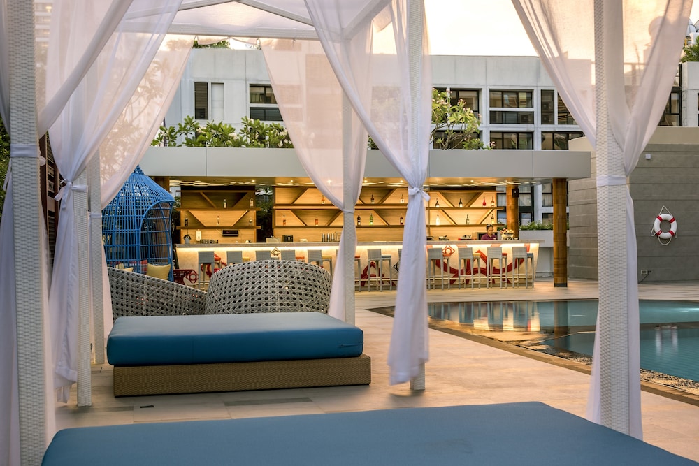 Mercure Bangkok Sukhumvit 11 — Restaurant & bars in Bangkok, Bangkok