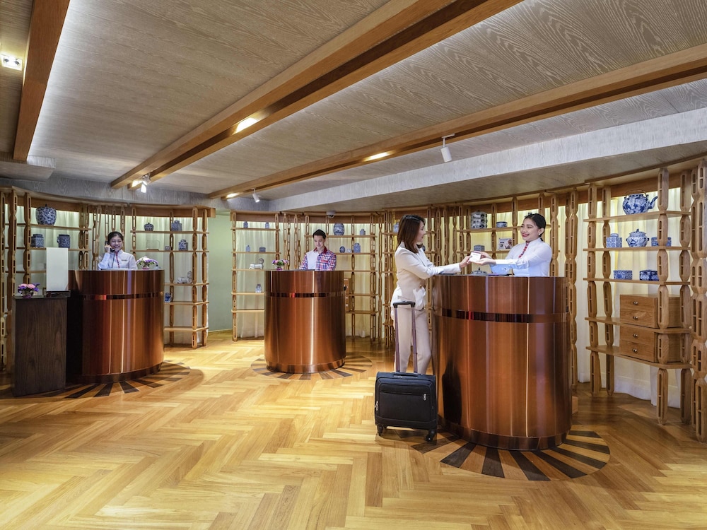 Mercure Bangkok Sukhumvit 11 — Hotel building in Bangkok, Bangkok