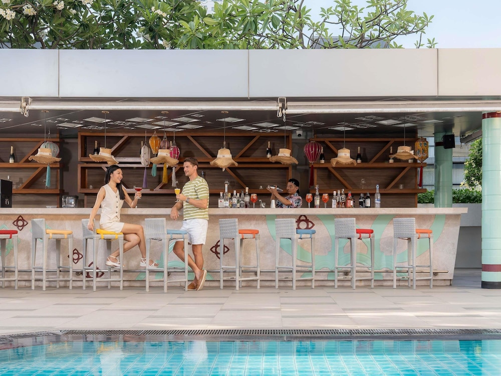 Mercure Bangkok Sukhumvit 11 — Restaurant & bars in Bangkok, Bangkok