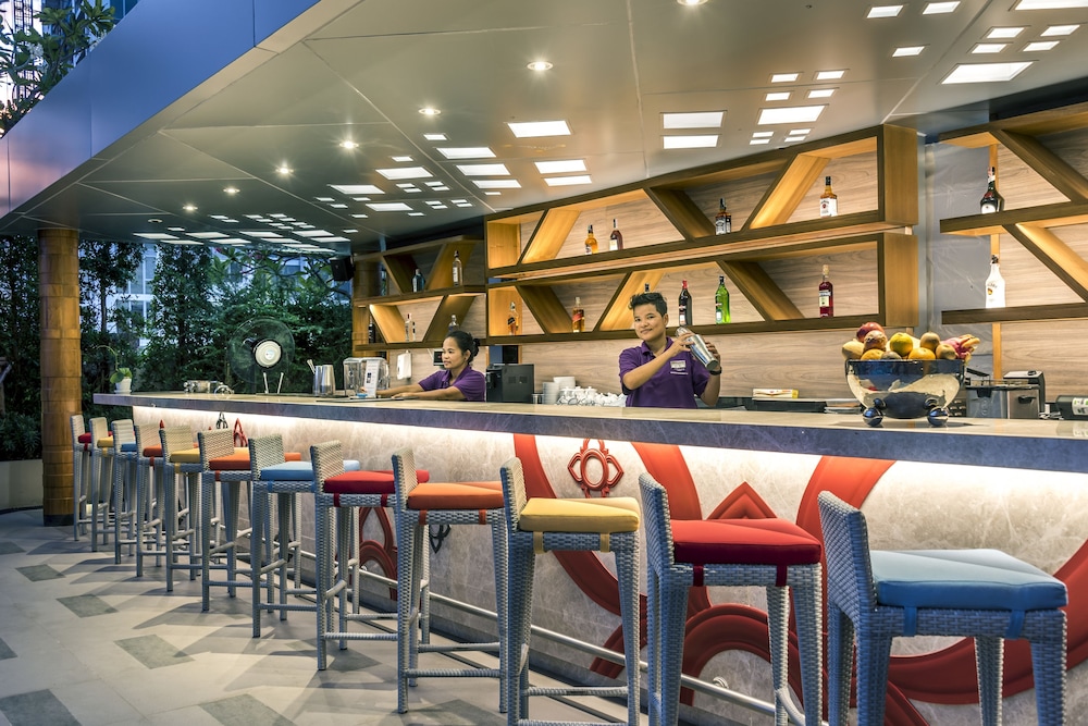 Mercure Bangkok Sukhumvit 11 — Restaurant & bars in Bangkok, Bangkok