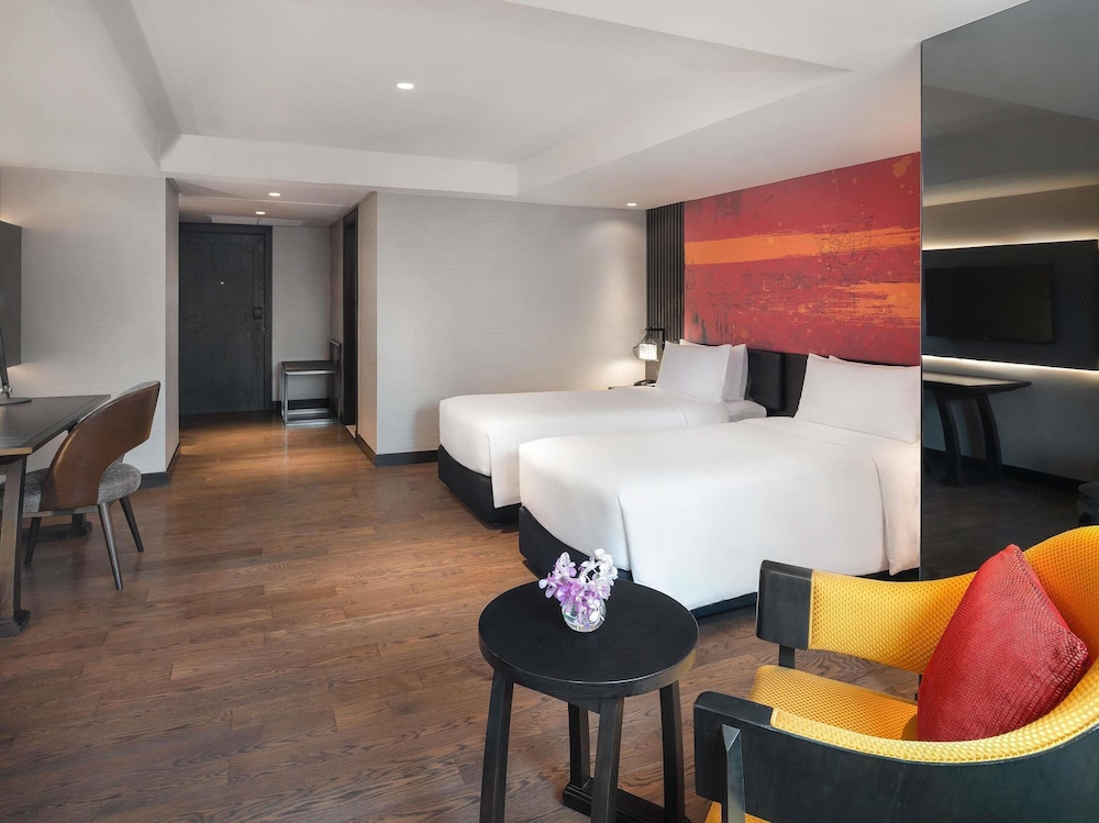 Mercure Bangkok Sukhumvit 11 — Hotel rooms in Bangkok, Bangkok