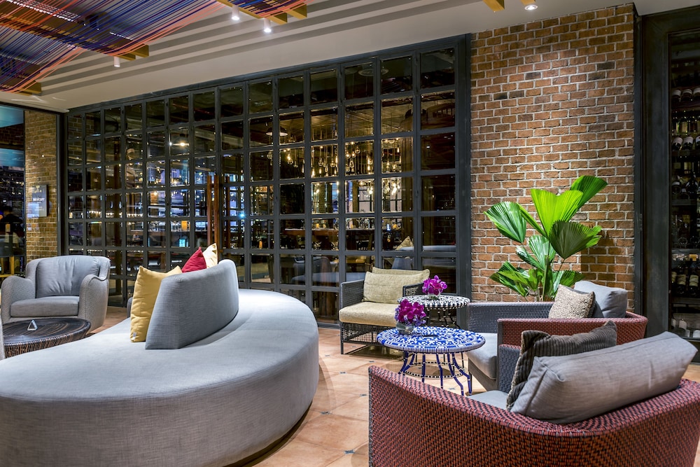 Mercure Bangkok Sukhumvit 11 — Restaurant & bars in Bangkok, Bangkok