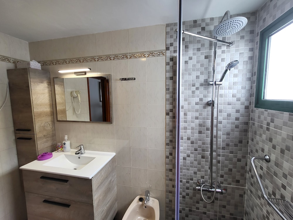 Gueldera Apartments — Hotel rooms in Puerto del Carmen, Canary Islands