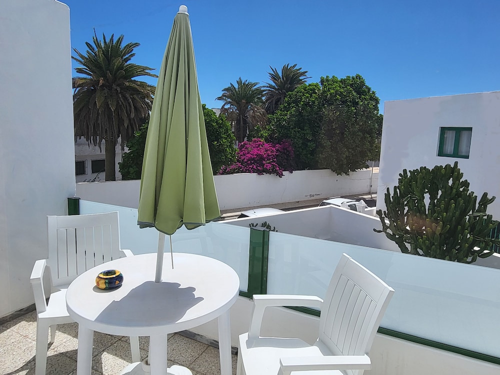 Gueldera Apartments — Hotel building in Puerto del Carmen, Canary Islands