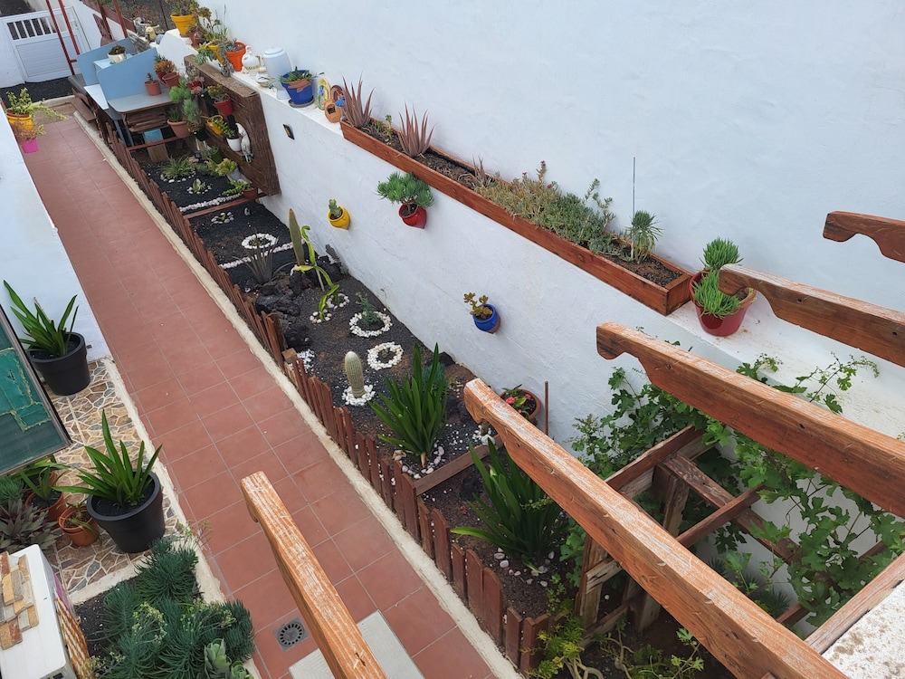 Gueldera Apartments — Hotel building in Puerto del Carmen, Canary Islands
