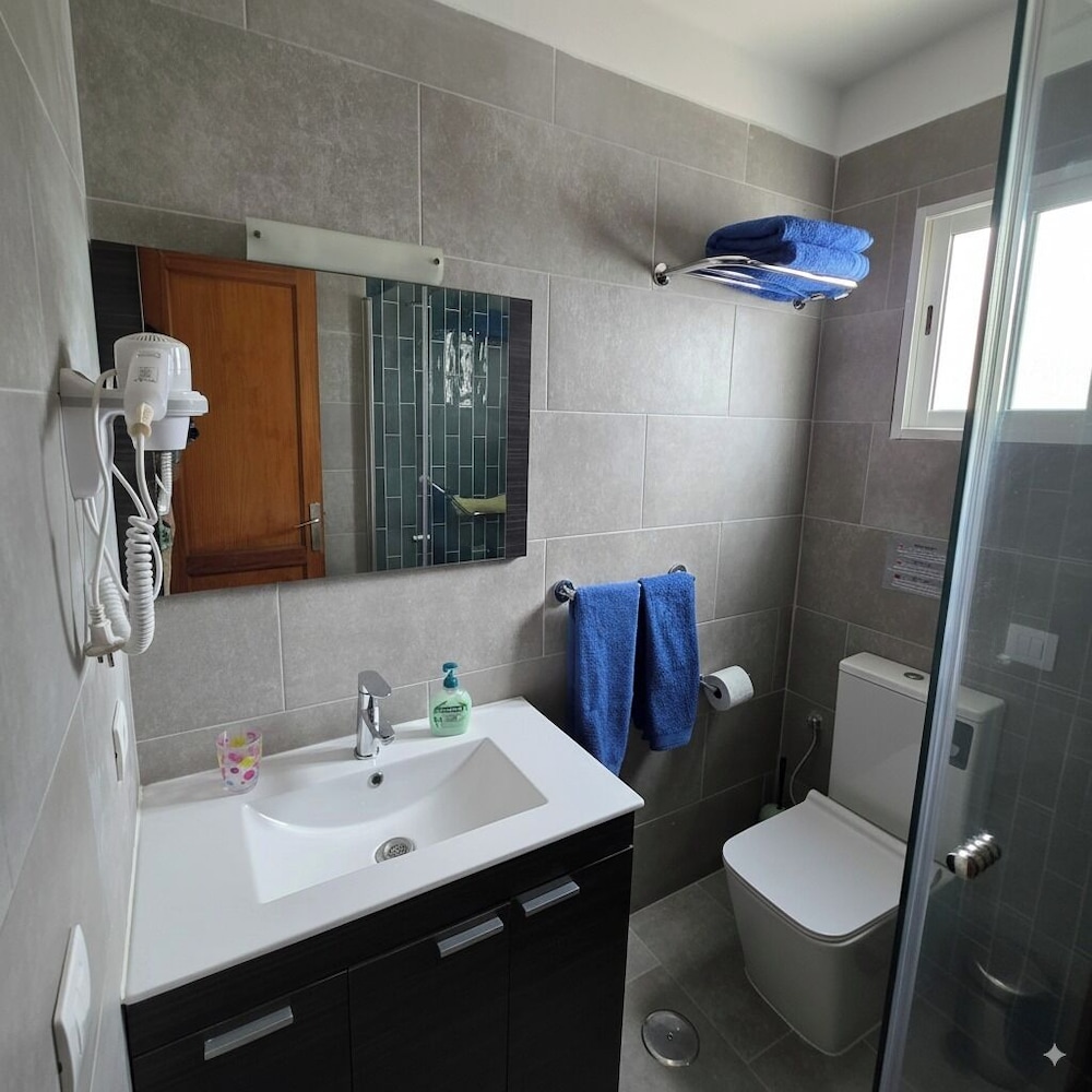 Gueldera Apartments — Hotel rooms in Puerto del Carmen, Canary Islands