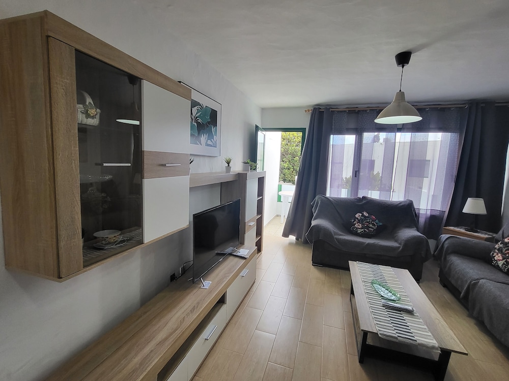 Gueldera Apartments — Hotel rooms in Puerto del Carmen, Canary Islands