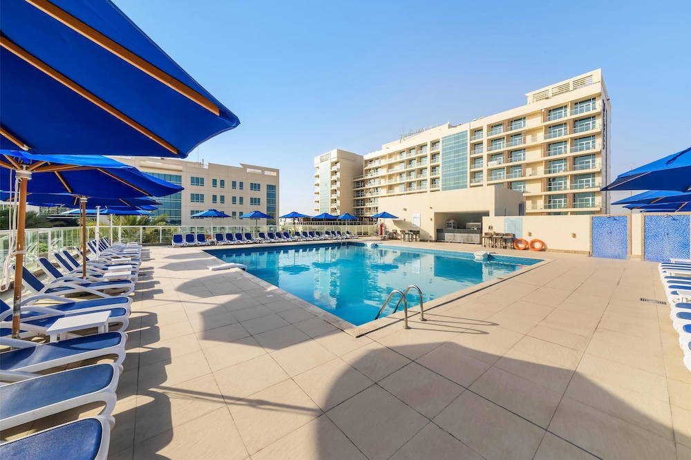 Radisson Resort Ras Al Khaimah Marjan Island — Swimming pool in Ras al Khaimah