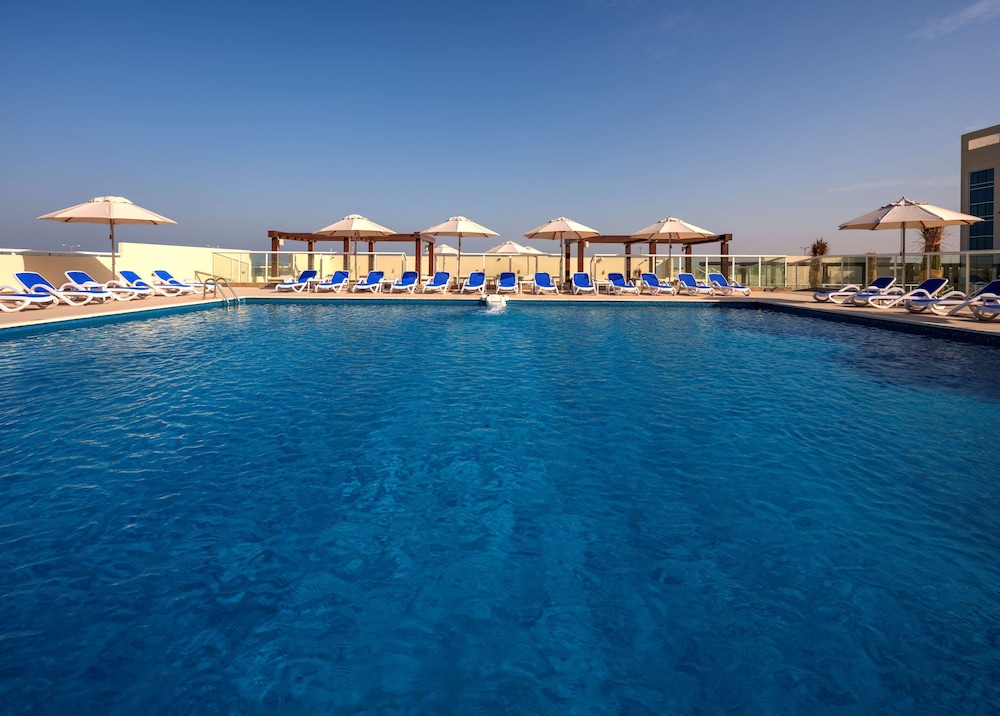 Radisson Resort Ras Al Khaimah Marjan Island — Swimming pool in Ras al Khaimah