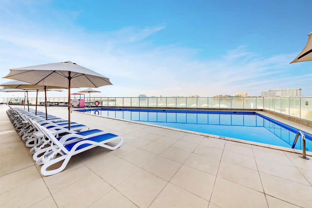 Radisson Resort Ras Al Khaimah Marjan Island — Swimming pool in Ras al Khaimah