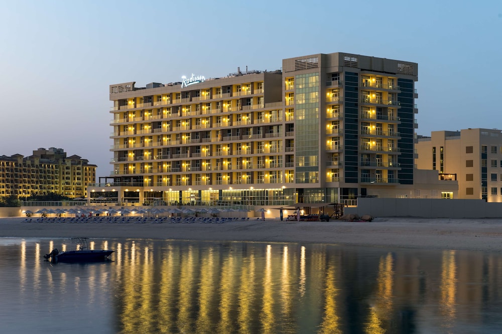 Radisson Resort Ras Al Khaimah Marjan Island — Hotel building in Ras al Khaimah