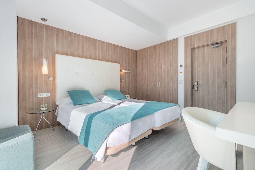 Kyrat Amarac — Hotel rooms in Cala Millor, Balearic Islands