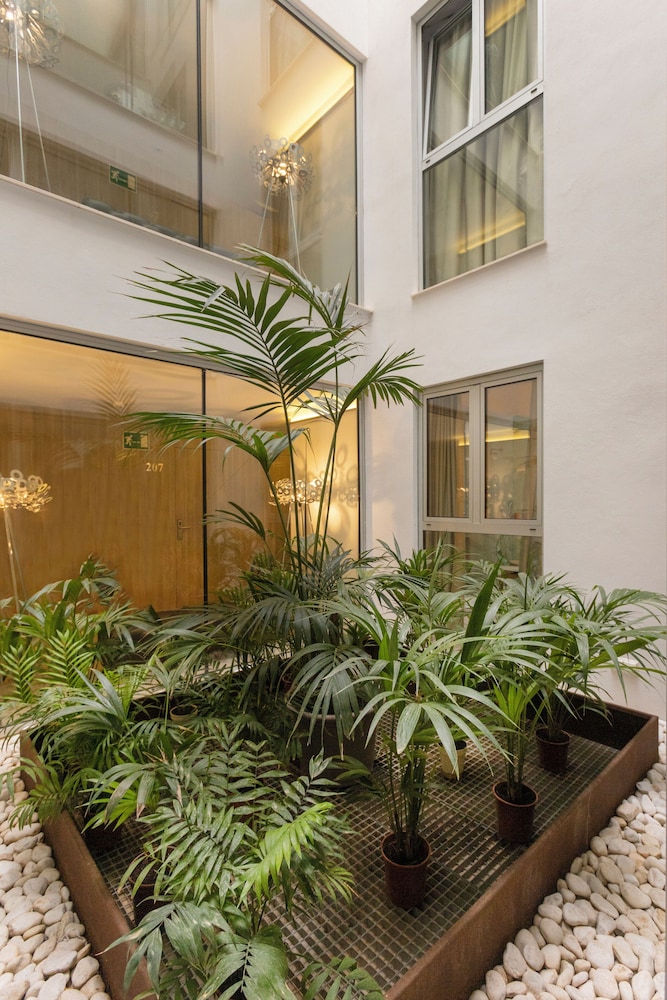 Kyrat Amarac — Hotel building in Cala Millor, Balearic Islands