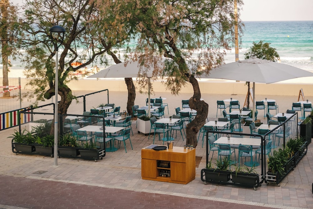 Kyrat Amarac — Restaurant & bars in Cala Millor, Balearic Islands