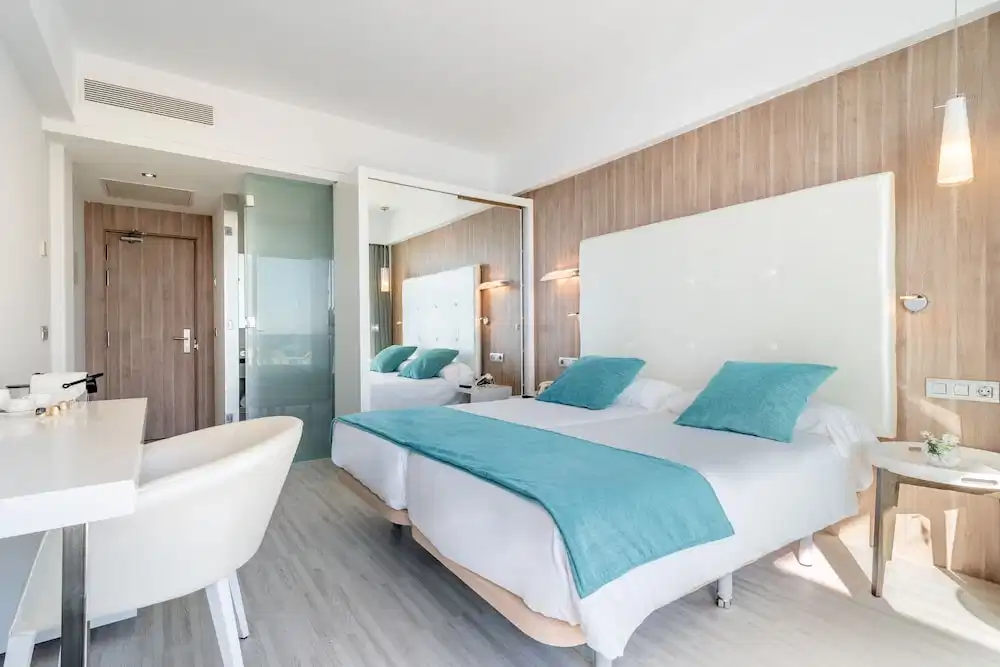 Kyrat Amarac — Hotel rooms in Cala Millor, Balearic Islands