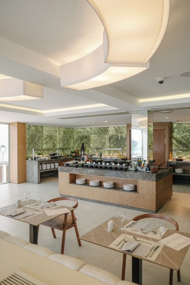 Kyrat Amarac — Restaurant & bars in Cala Millor, Balearic Islands
